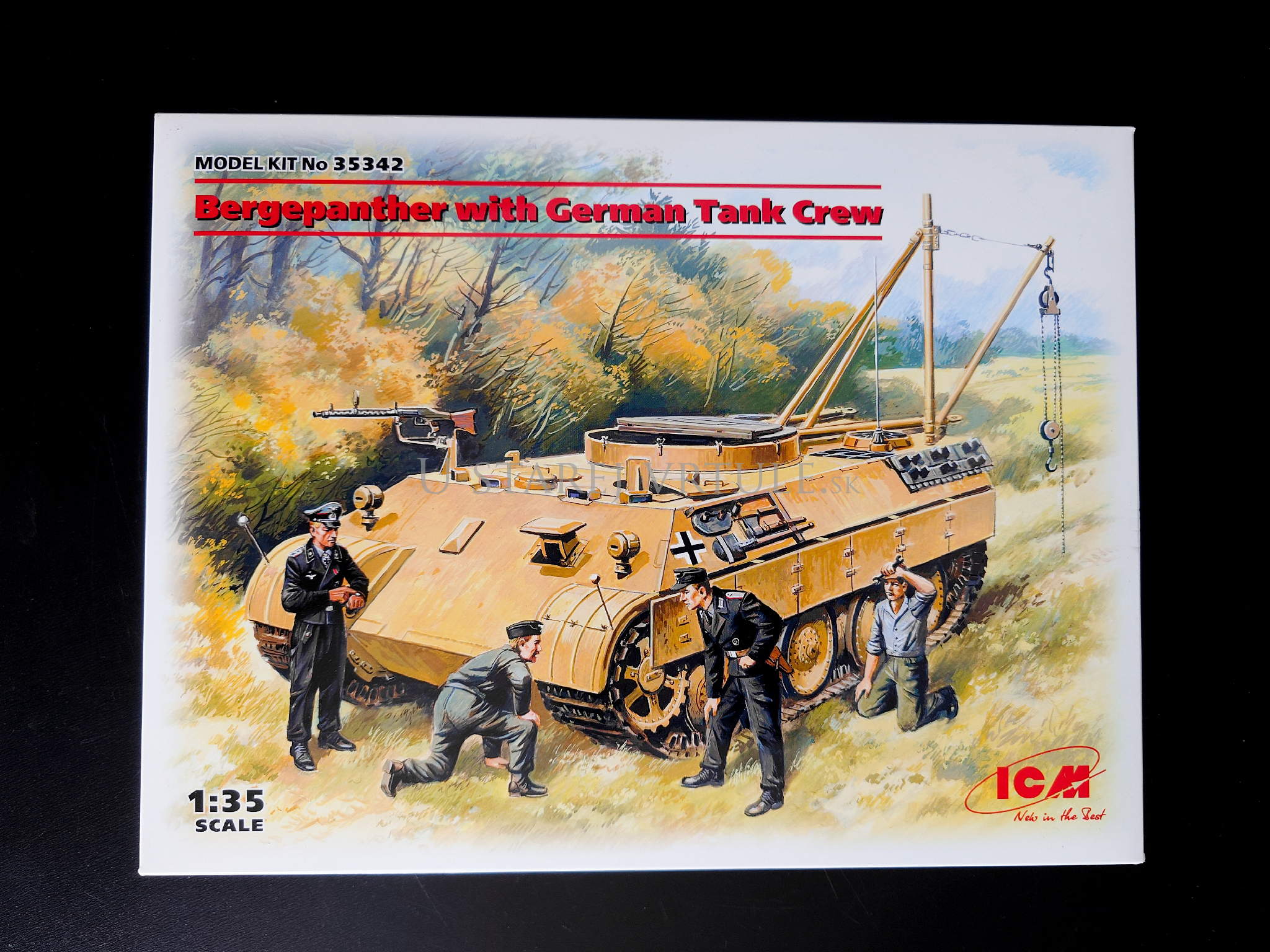 Bergepanther with German Tank Crew 1/35