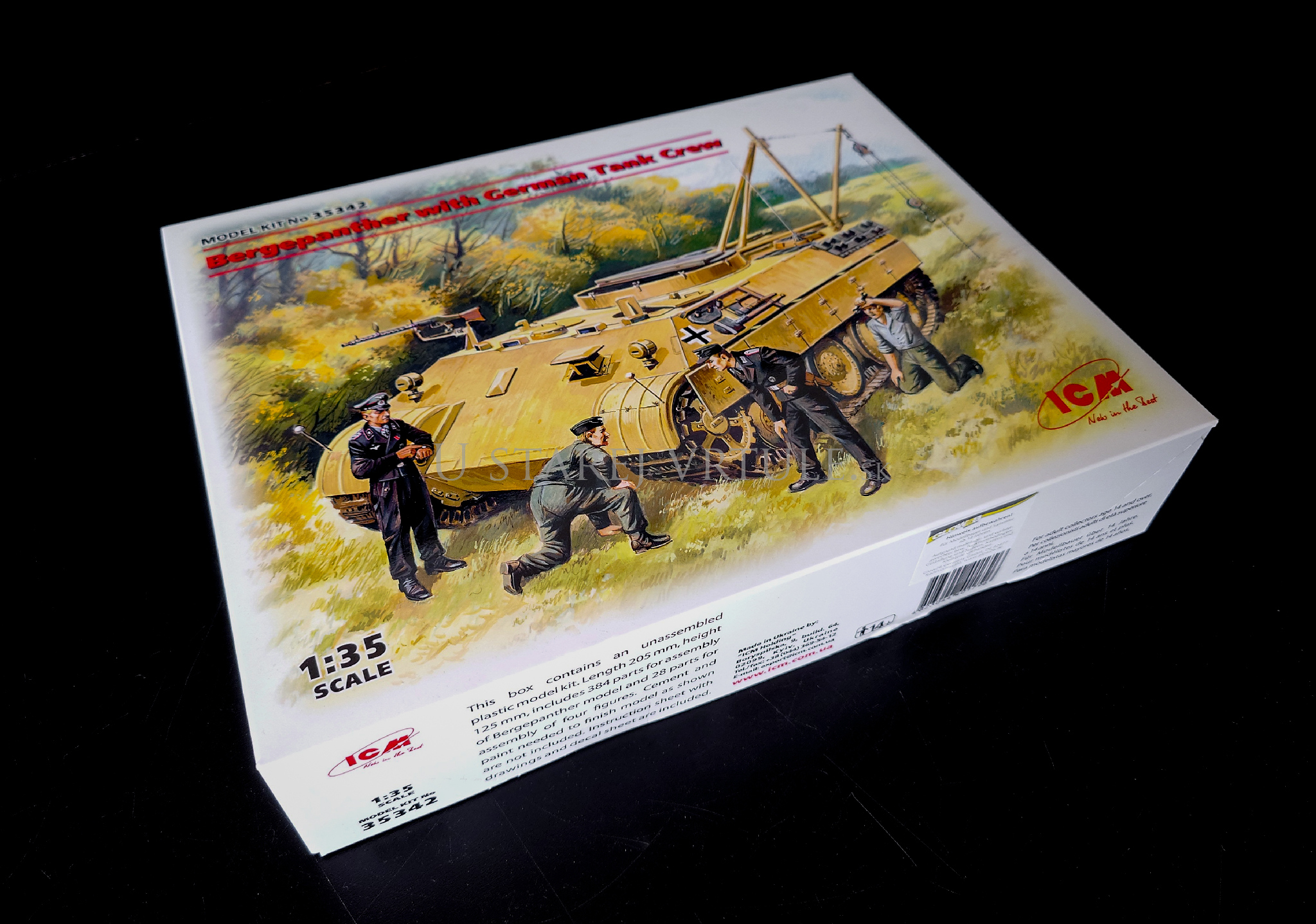 Bergepanther with German Tank Crew 1/35