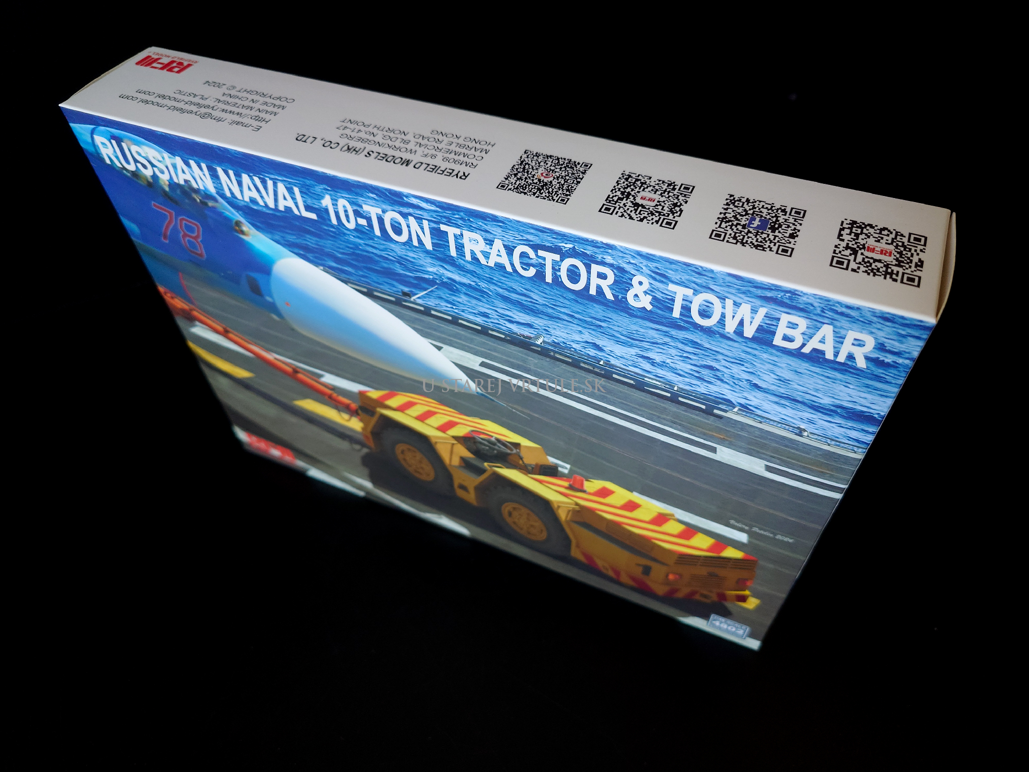 Russian Naval 10-ton Tractor & Tow Bar 1/48