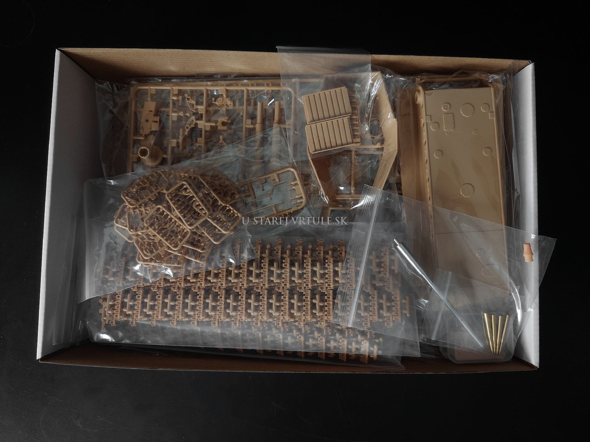 Panzerkampfwagen VI Tiger Ausf.B Henschel Turret German King Tiger UPGRADE VERSION 1/35