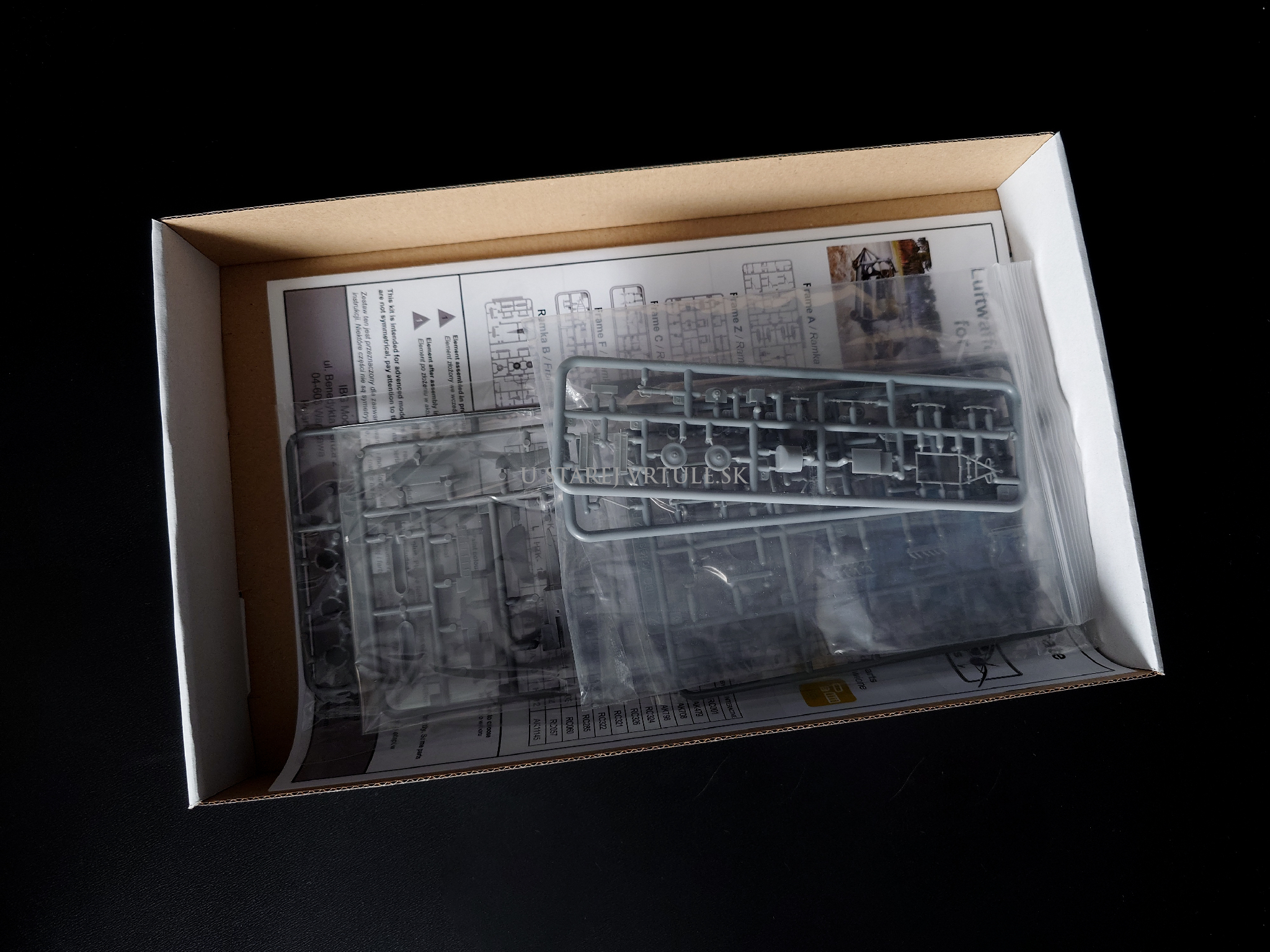 Luftwaffe Starter car & Transport Crate for engine (Jumo 213 included) 1/72