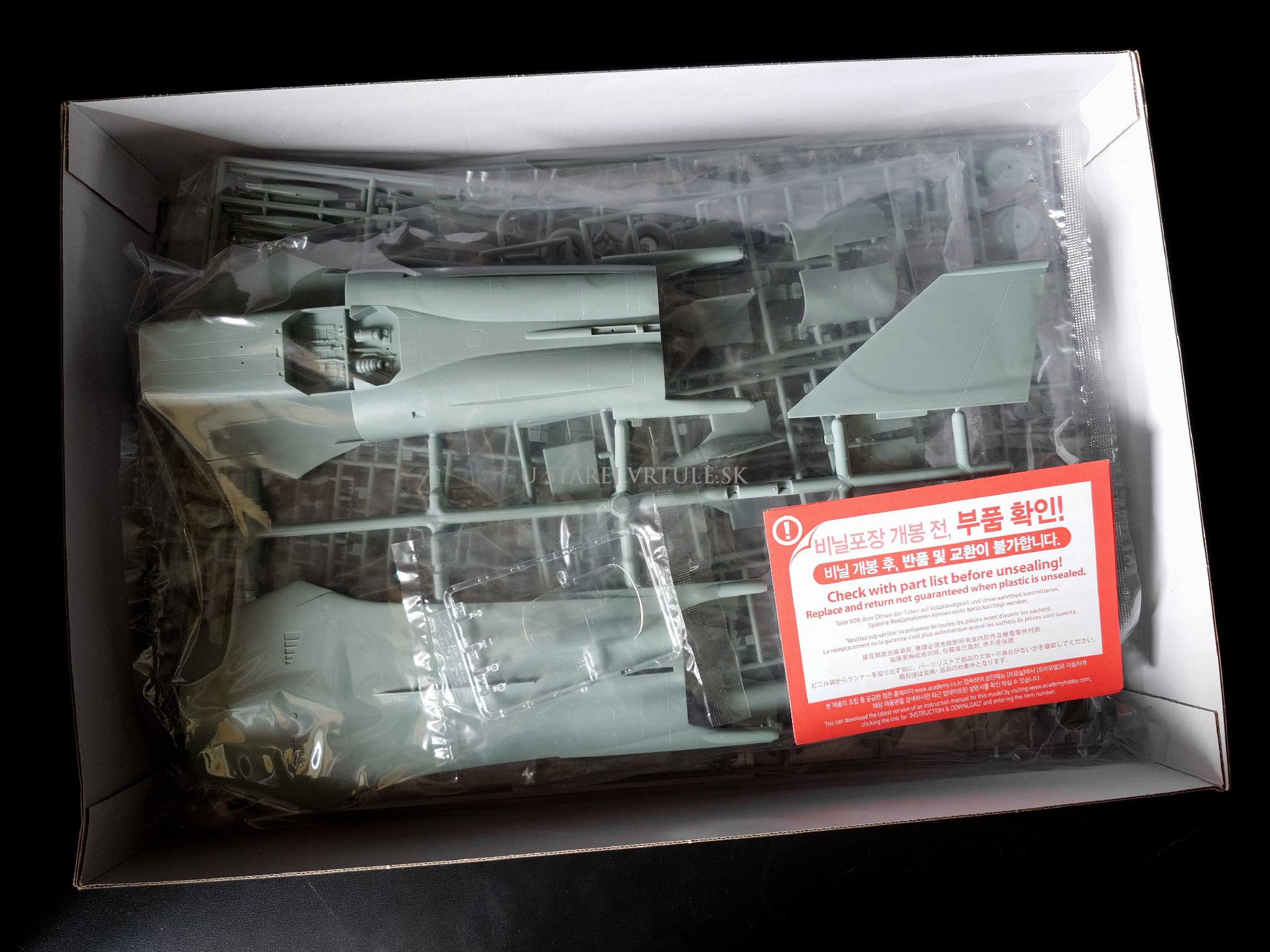 General Dynamics F-111A Aardvark 'Vietnam' 1/48 - rozbalený