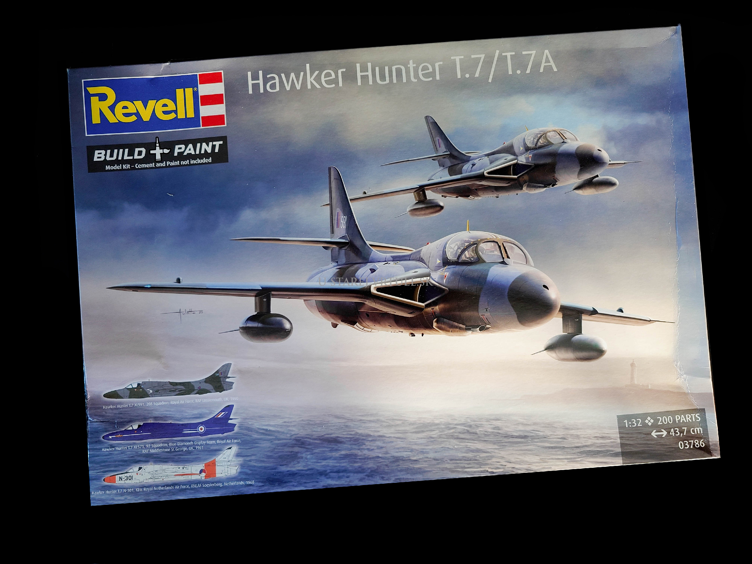 Hawker Hunter T.7/T.7A 1/32 - rozbalený, krabica