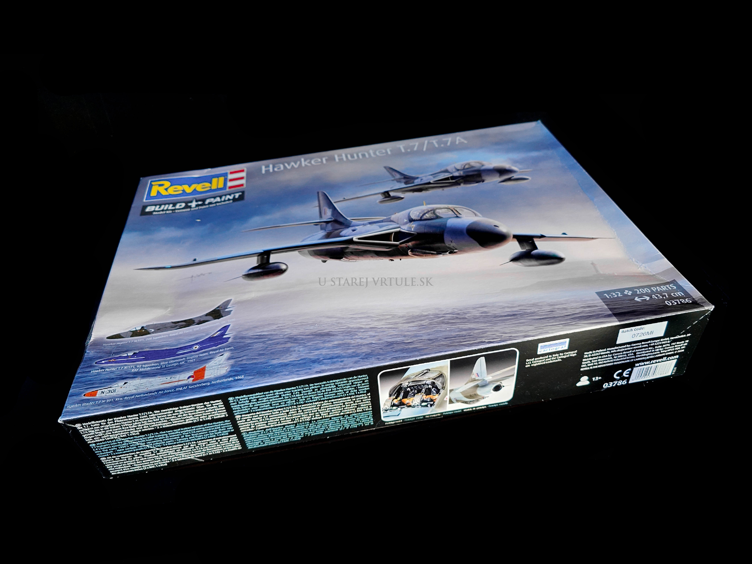 Hawker Hunter T.7/T.7A 1/32 - rozbalený, krabica