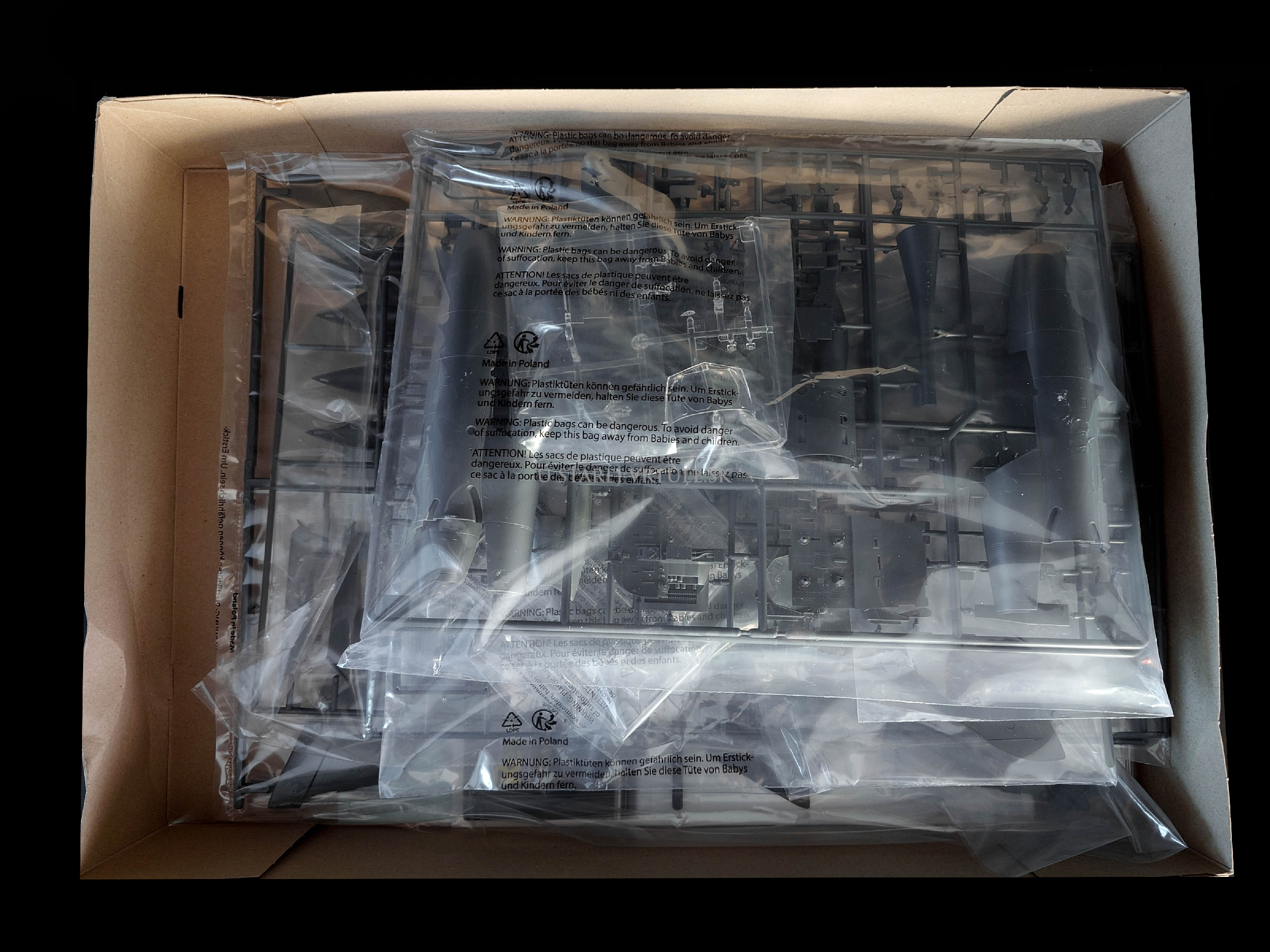 Hawker Hunter T.7/T.7A 1/32 - rozbalený, krabica